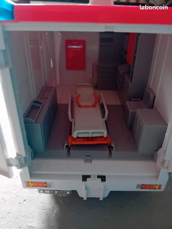 Ambulance (image 4)