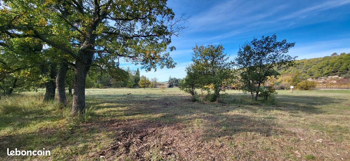 Terrain de loisir avec une partie agricole · à Saignon · 60 000 €