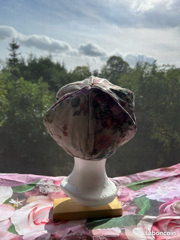 Casquette gavroche fleurie vintage T.53 – strass – rose bordeaux (image 9)
