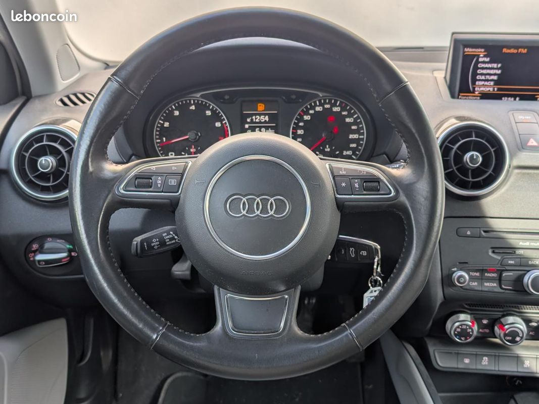 AUDI A1 1.4 TFSI 122ch Ambition Luxe (image 8)