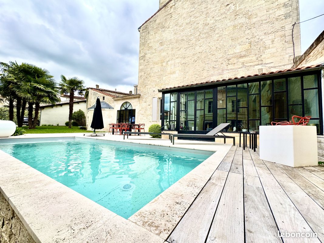 Maison 9 pièces 290 m² · à Niort · 290 m² · 1 040 000 €