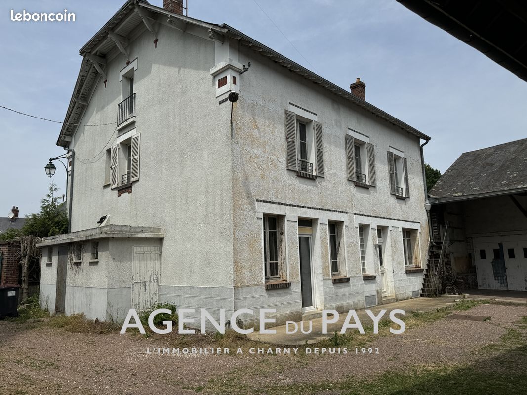 Maison 8 pièces 261 m² · à Triguères · 261 m² · 149 000 €