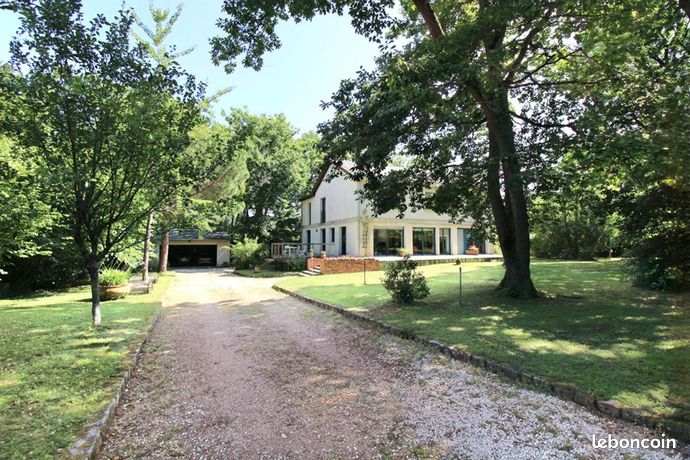 Maison 8 pièces 227 m²