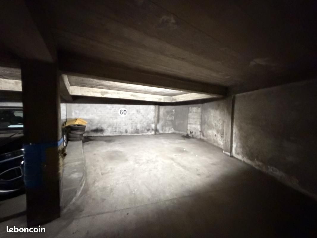 Parking 24 m² · à Saint-Étienne · 24 m² · 110 €/mois