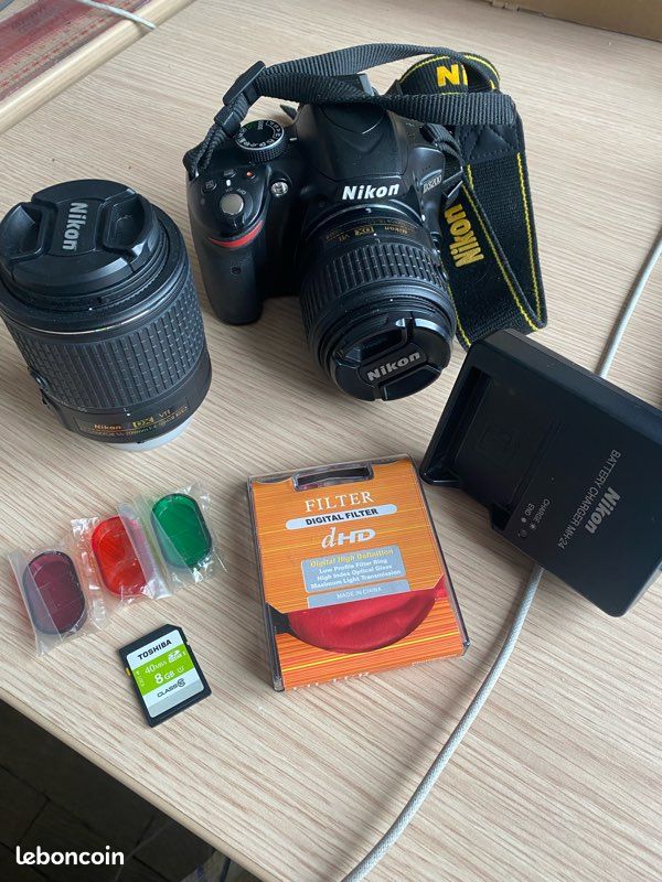 Appareil photo reflex NIKON D3200 + 2 objectifs + housse (image 1)