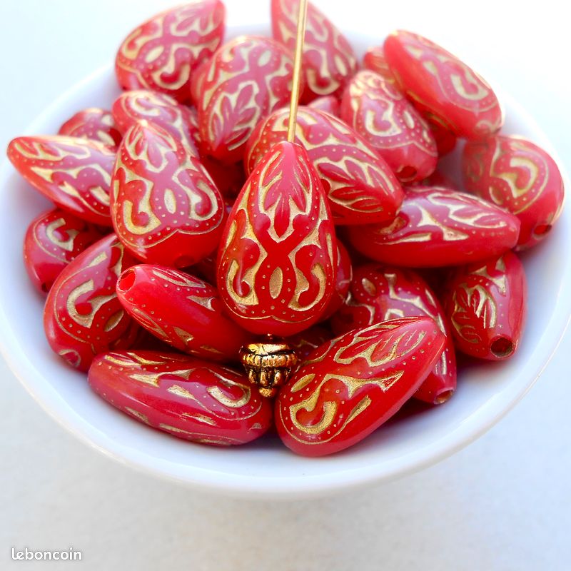 Création Bijoux DIY - 10 Perles Poires Style Oriental Gouttes Reliefs Effet Gravé en Résine Rouge (image 3)