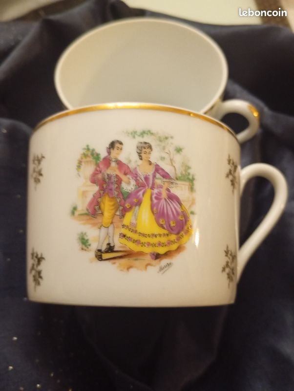 2 tasses porcelaine de Limoges manufacture La Reine (image 1)