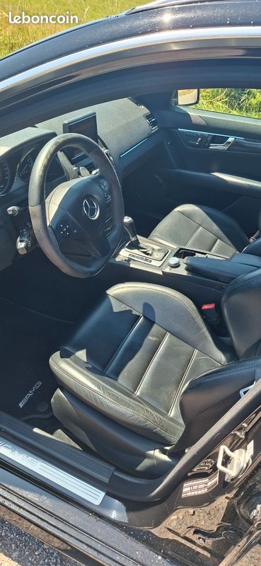 Mercedes w204 c63 amg break (image 3)