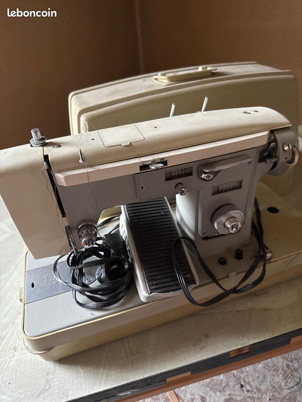 Machine à coudre (image 1)
