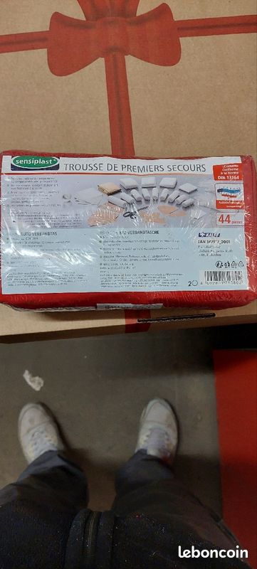 Trousse de 1er secours auto moto 44 pièces neuf - Équipement auto