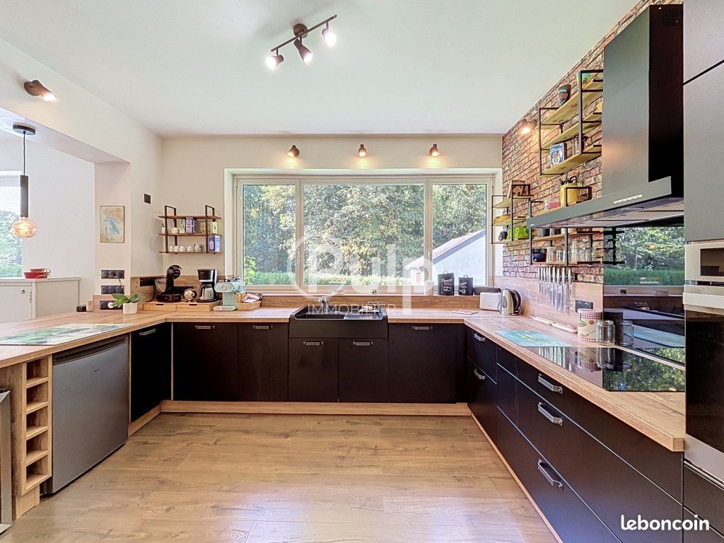 Maison 8 pièces 160 m² · à Bruay-la-Buissière · 160 m² · 232 000 €