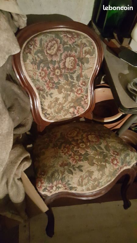 Vente ensemble canapé , fauteuils , chaises Je vends 1 canapé style Louis onze avec ses 4 fauteuils et 4 chaises (image 4)