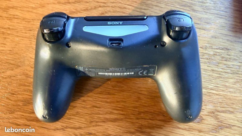 PlayStation 4 (image 5)