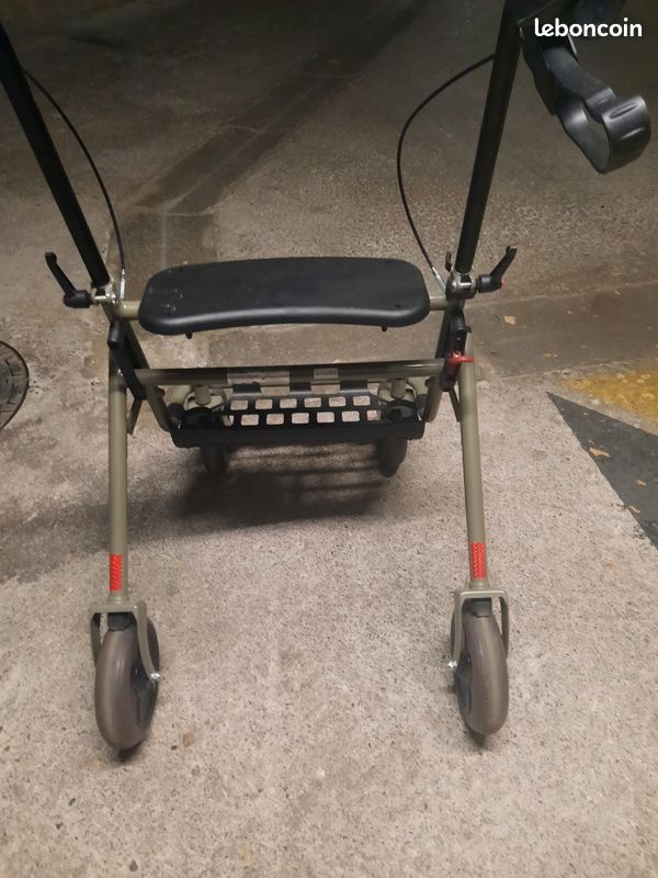 Vends deambulateur pliable acier (image 2)