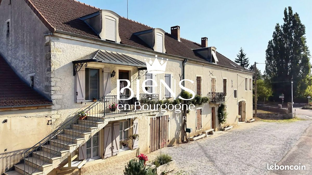 Maison 20 pièces 488 m² · à La Rochepot · 488 m² · 395 000 €