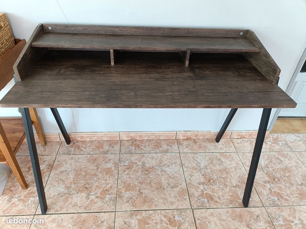 Bureau informatique style industriel avec étagère de rangement (image 1)