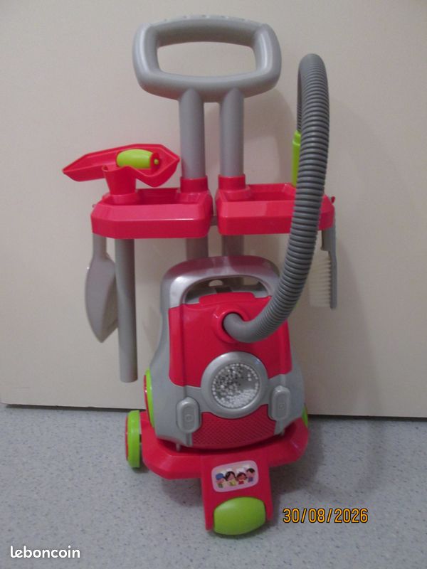 Lot ménage : aspirateur/chariot/ramasse poussiere/balayette (image 1)