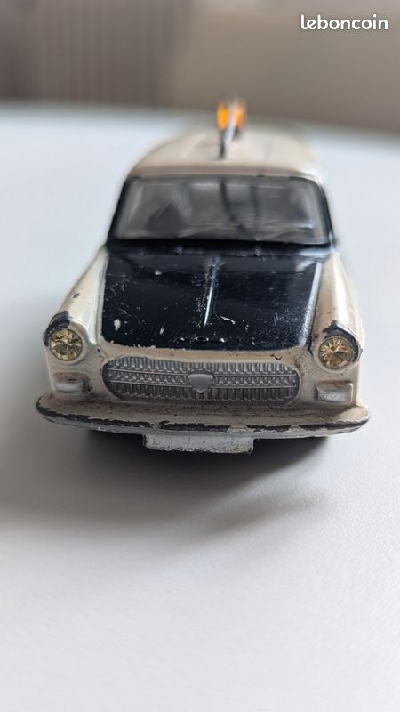 Peugeot 404 France Jouet – Boîte Ref 1099 – Modèle De Police – Occasion
