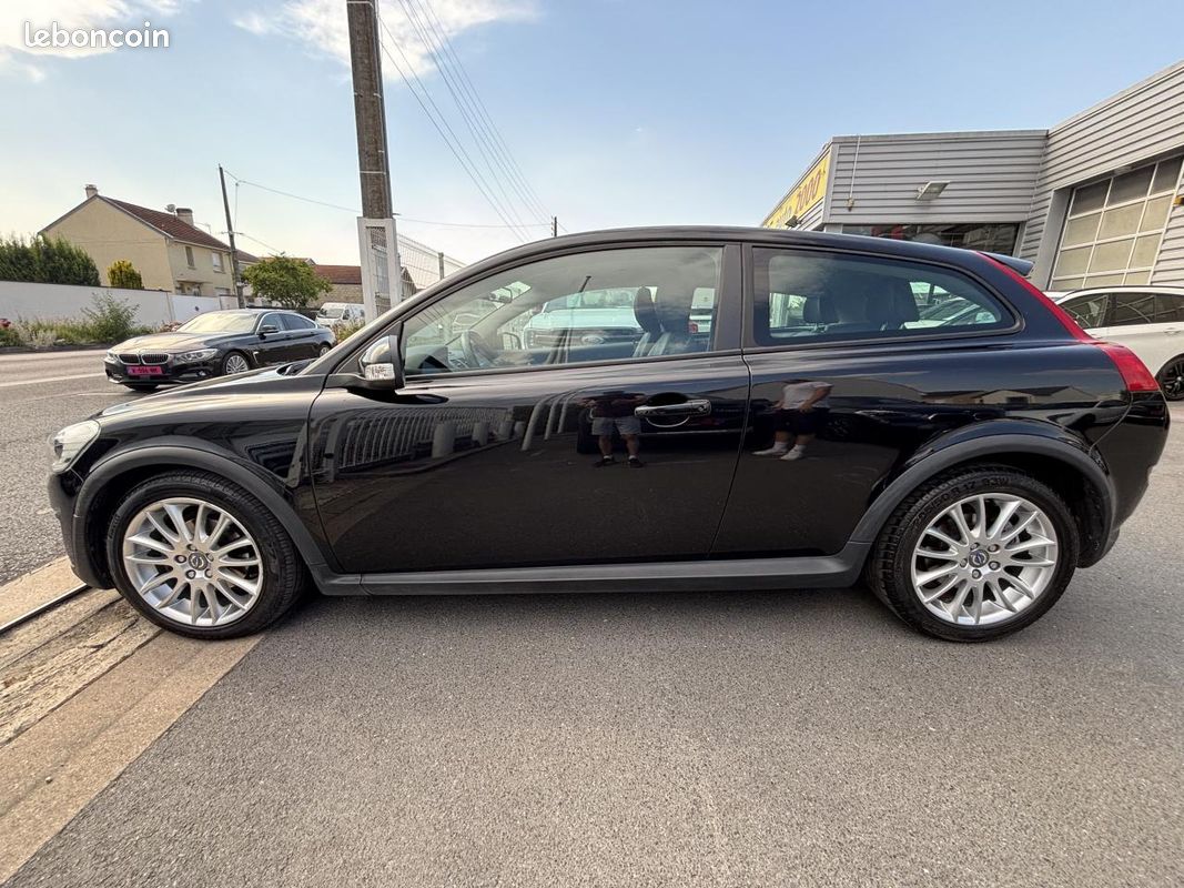 VOLVO C30 1.6D 110 ch Momentum (image 8)
