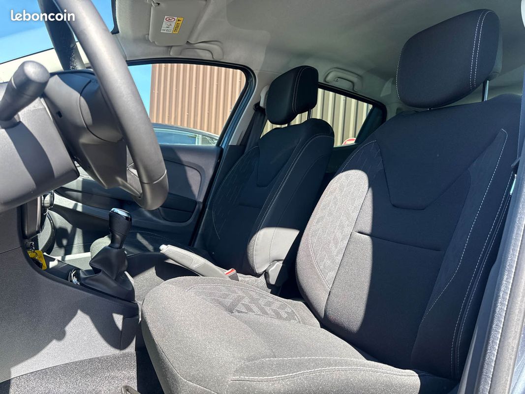 Renault clio iv 0.9 tce 90ch limited / etat neuf / tres faible kilometrage 1430 kms (image 11)