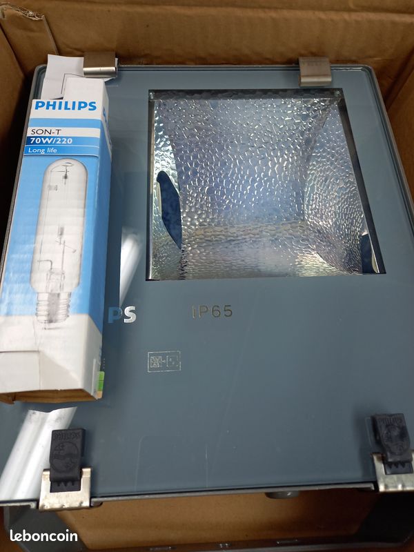 Lampe spot extérieur (image 1)