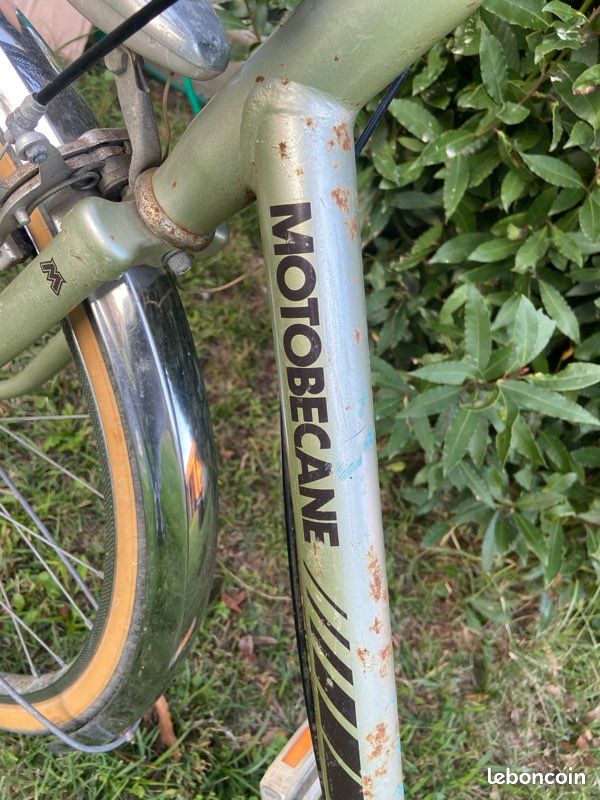 Vieux vélo femme MOTOBECANE Vélos