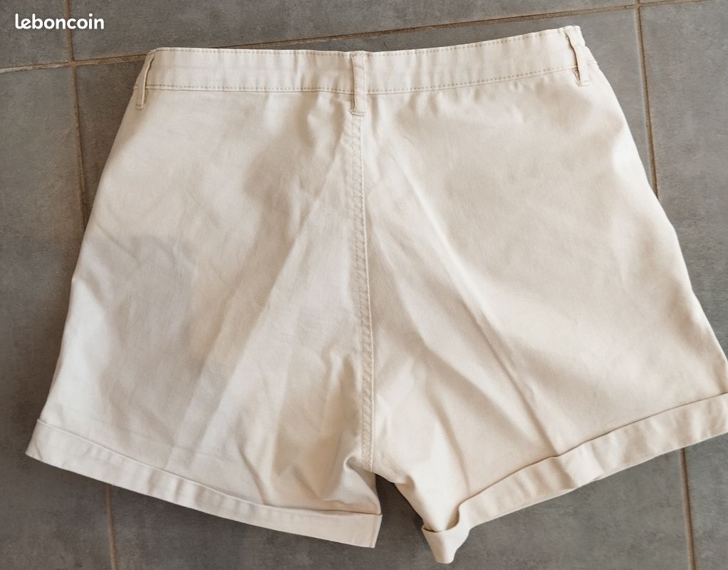 Short blanc cassé parfait état (image 3)
