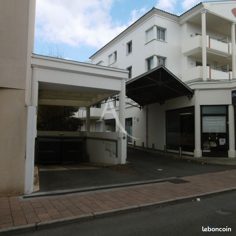 Parking 12 m² · à Challans · 12 m² · 85 €/mois
