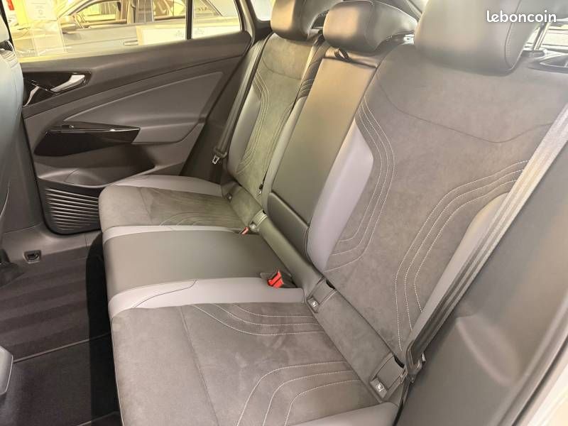 Volkswagen ID.4 170 ch Pure (image 12)