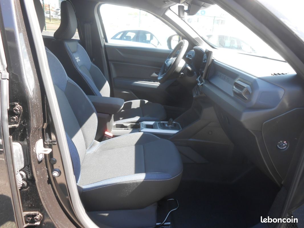 DACIA Duster Hybrid 140 Journey 4 X 2 (image 9)