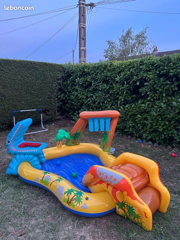 Intex Aire de jeux gonflable Jurassic pas cher - Piscine enfant Intex Aire de jeux gonflable Jurassic pas cher - Piscine enfant