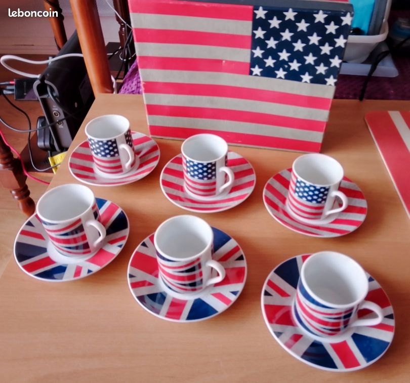Service cafe porcelaine d'occasion - Arts de la table