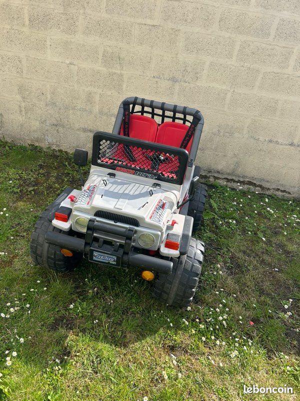 Lot de deux Quads et un 4x4 Peg Perego (image 2)
