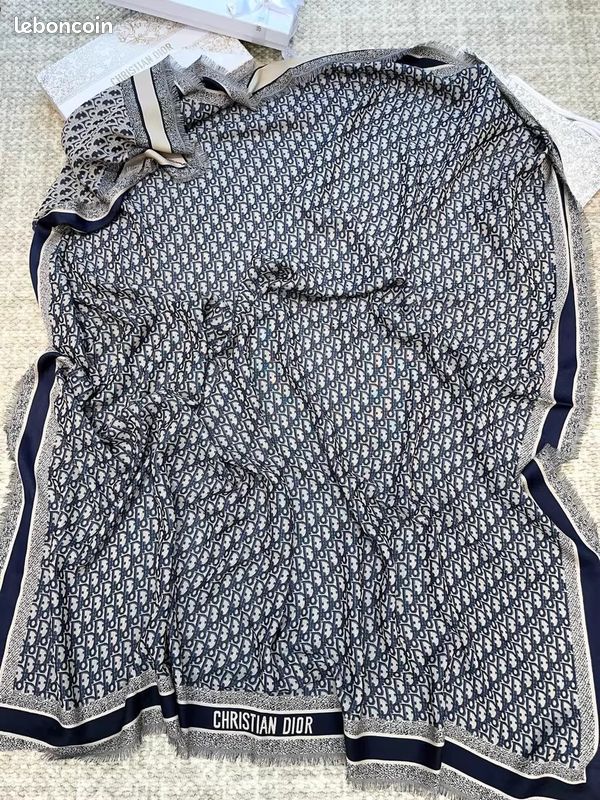 écharpe Dior (image 3)