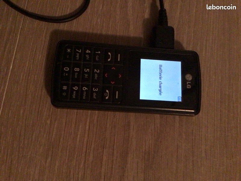Téléphone portable vintage Lg avec son chargeur (image 4)