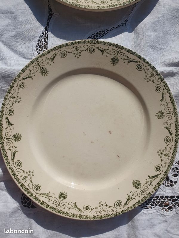 Assiettes plates terre de fer vert estampillées BHV (image 5)