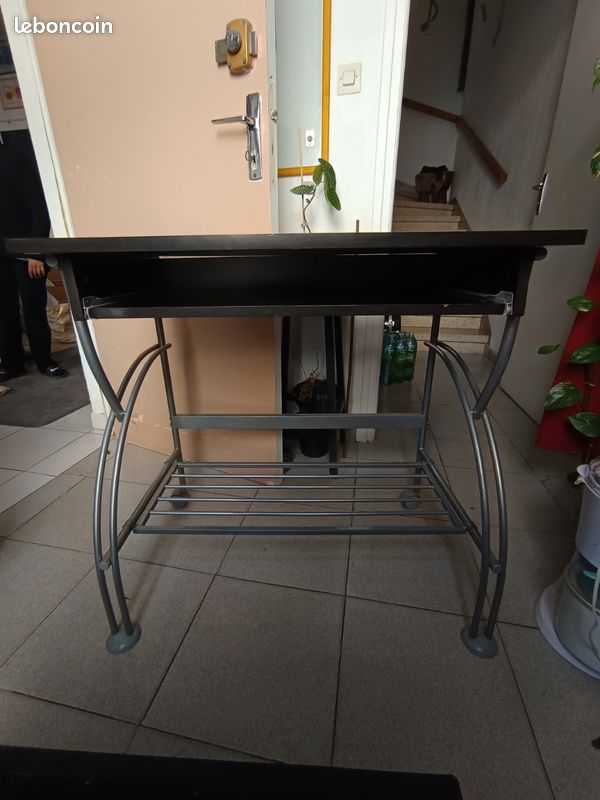 Bureau (image 1)