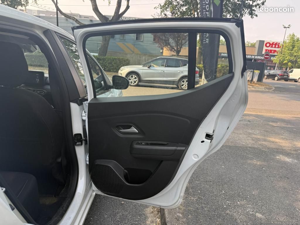 DACIA SANDERO 1.0 SCe - 65 - 24 III BERLINE Expression PHASE 2 (image 16)