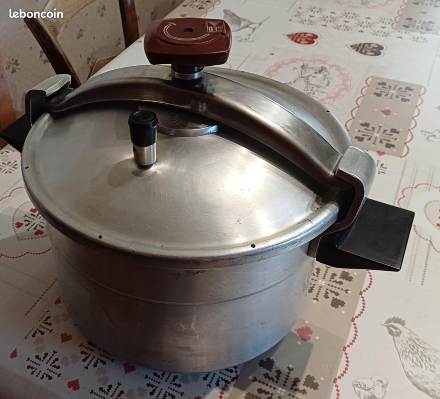 Cocotte minute seb 8 litres d'occasion - Arts de la table