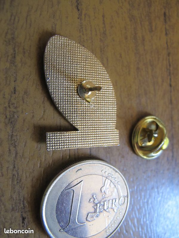Pin's Rugby en Côte d'Or , prix livré en suivi , LIRE (image 3)