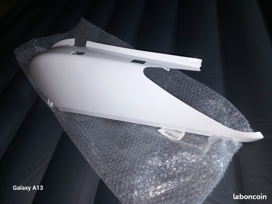 Carénage XMax125 arrière gauche neuf (image 1)
