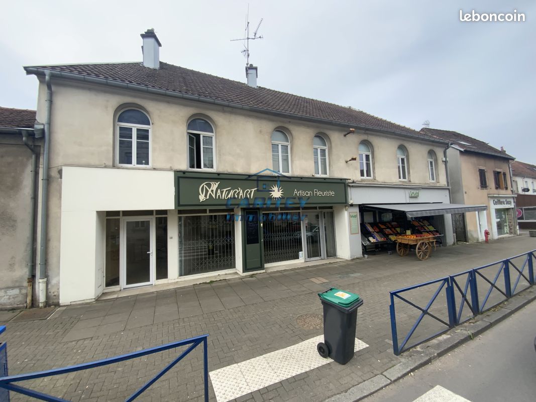 Immeuble 10 pièces 1488 m² · à Lure · 1 488 m² · 209 000 €