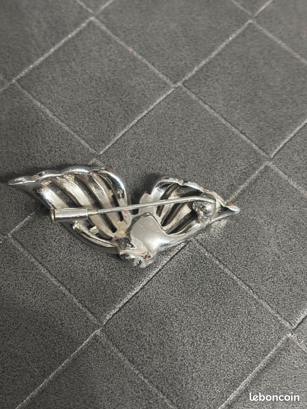 Broche Ancienne Vintage En Métal Ciselé Couleur Argent - Bijou Rétro, Occasion