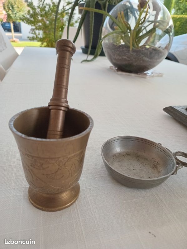 1 pilon en bronze et 1 cendrier en étain (image 1)