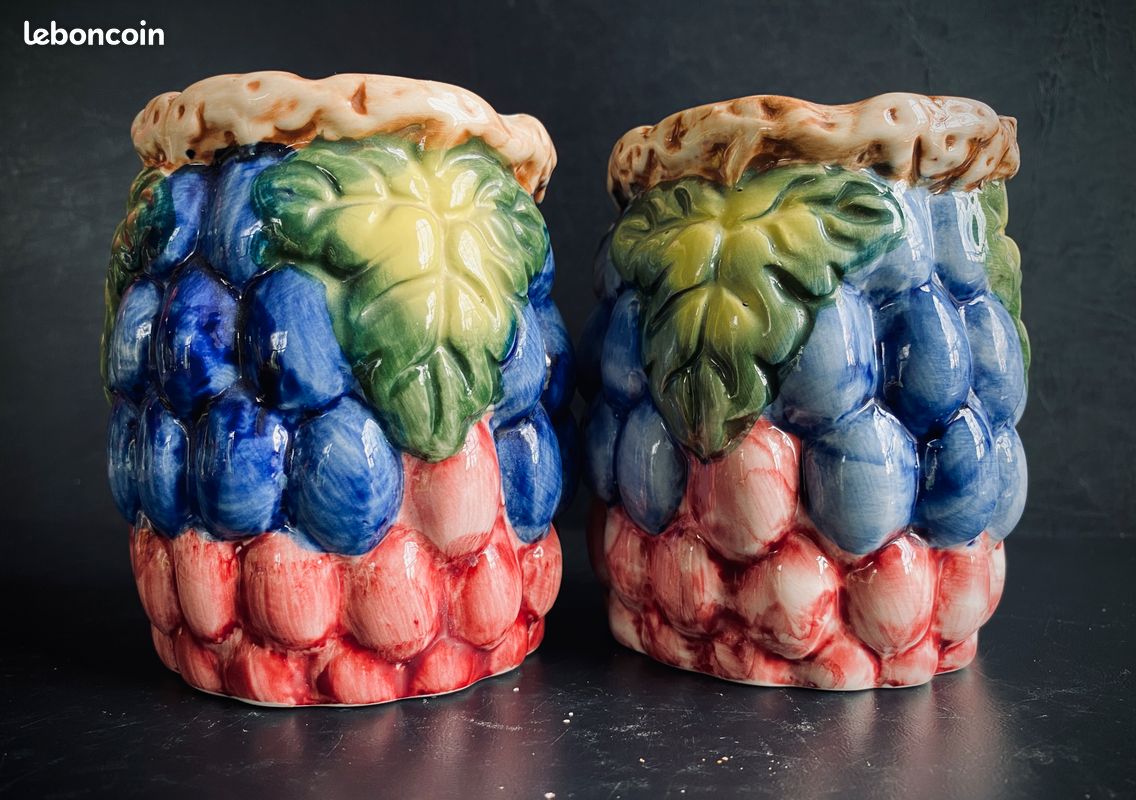 2 pots en barbotine- majolique motif raisins style bassano (image 1)