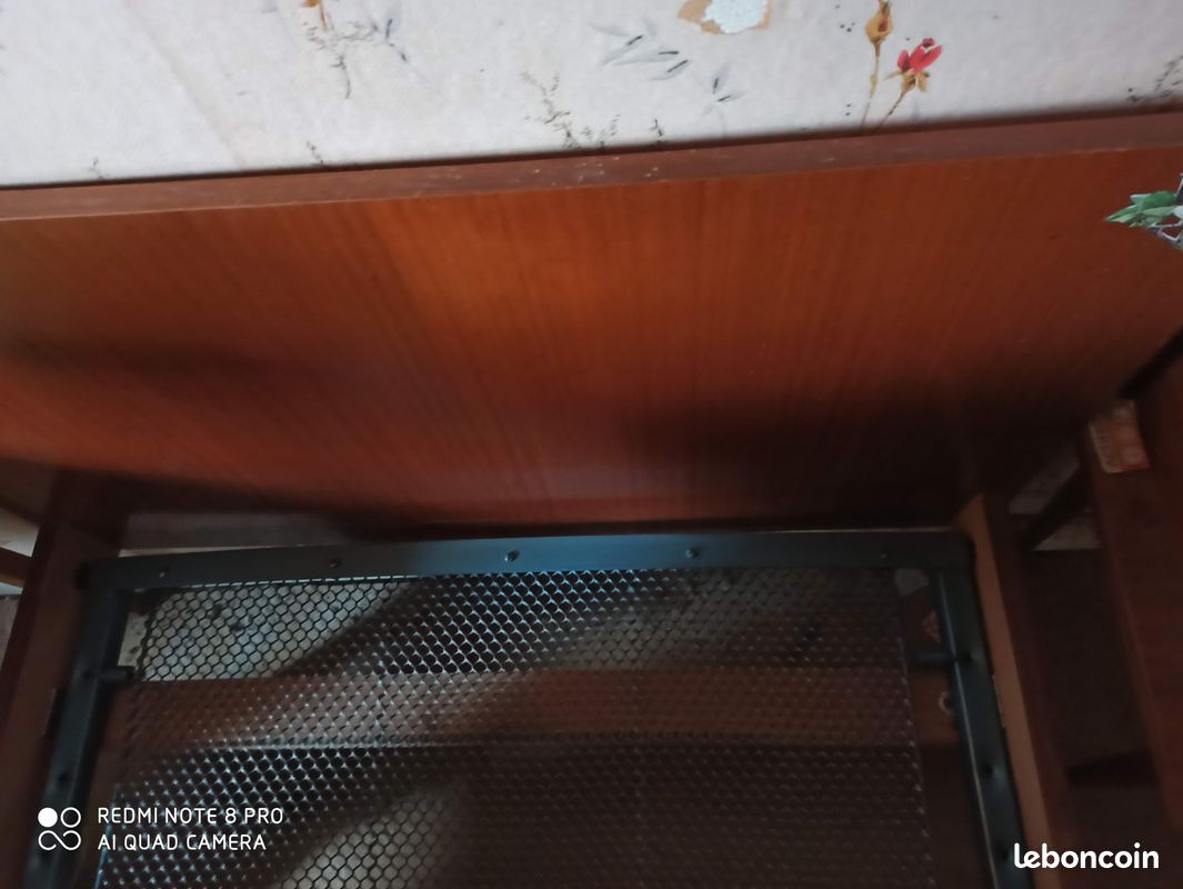 LIT 1 place (image 1)