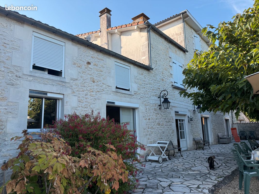 Maison 9 pièces 248 m² · à Meursac · 248 m² · 413 400 €