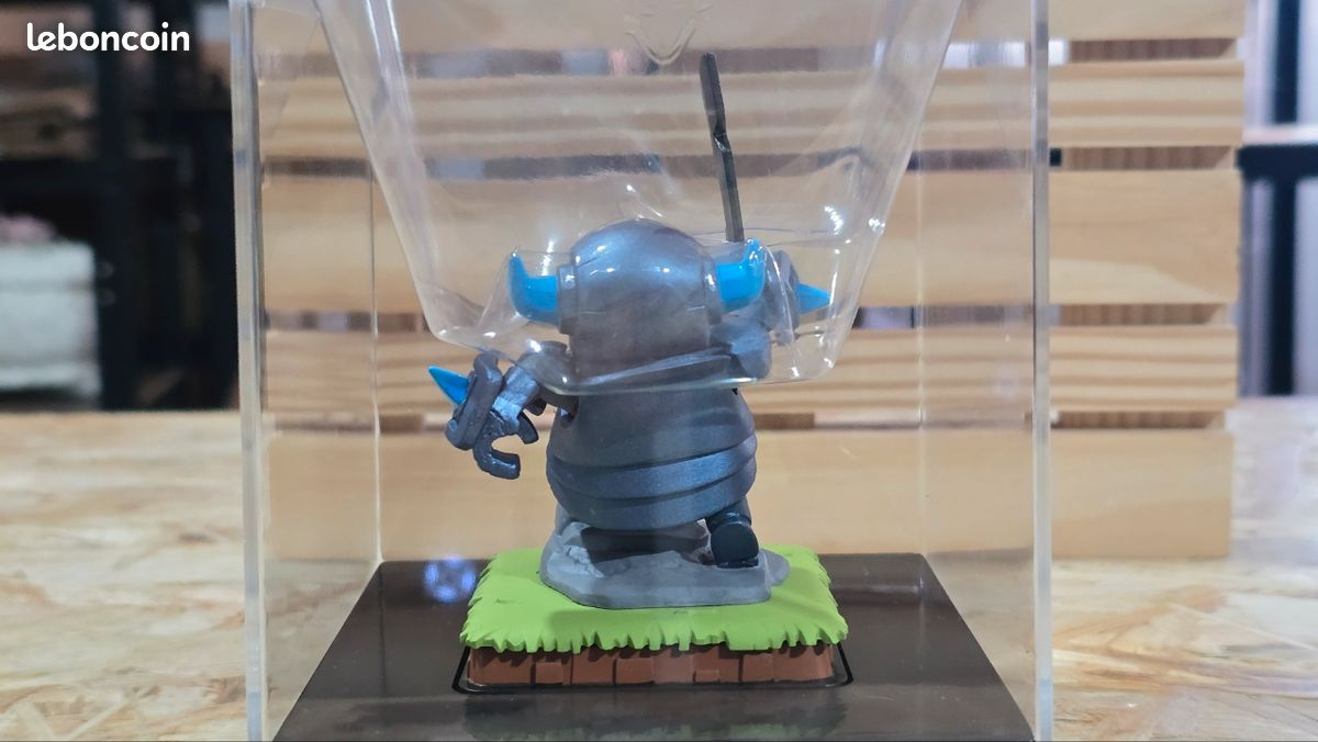 MINI PEKKA P.E.K.K.A. Clash of Clans Royale NEW BOX action