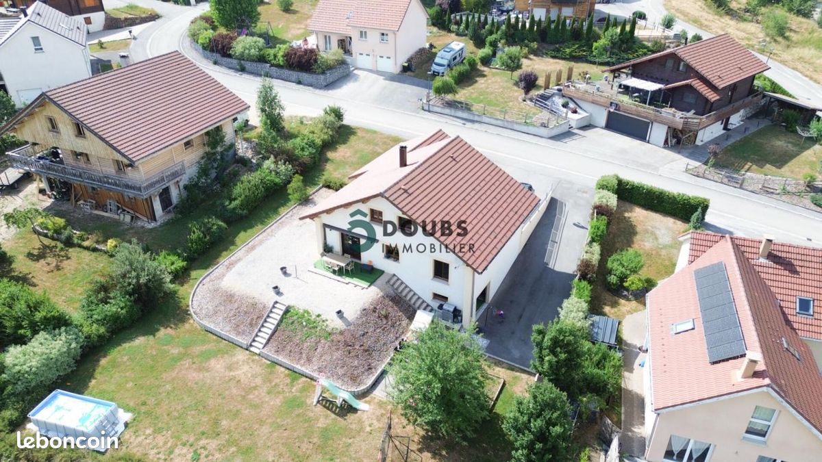Maison 6 pièces 153 m² · à Les Combes · 153 m² · 425 000 €
