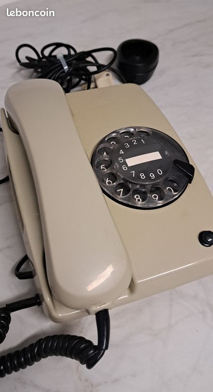 Téléphone allemand Siemens à cadran Années 1980 (image 11)